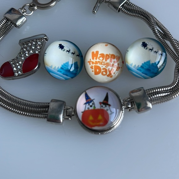 Snap/Button Bracelet - Picture 2 of 4